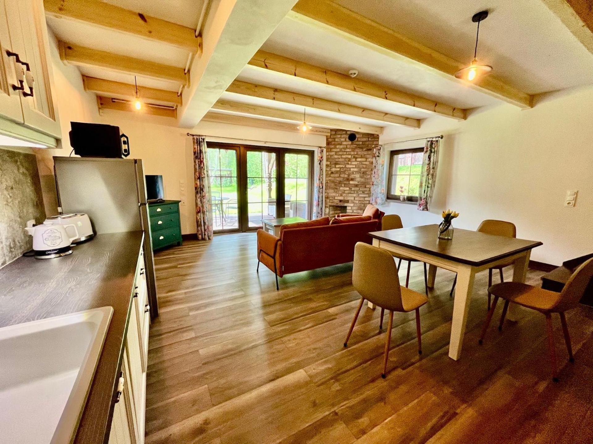 Dworek Wdzydze Apartment *