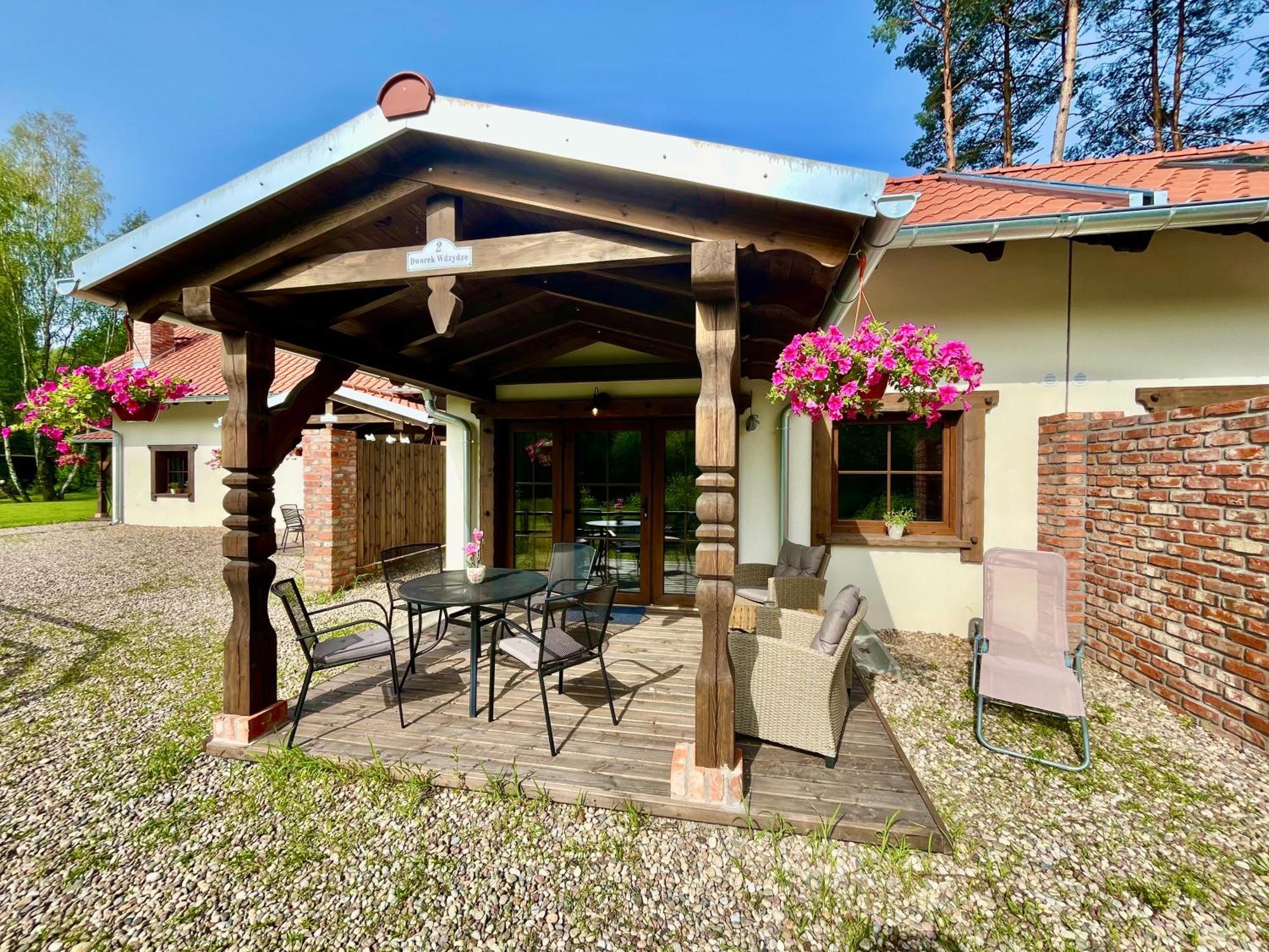 Dworek Wdzydze Apartment Przytarnia