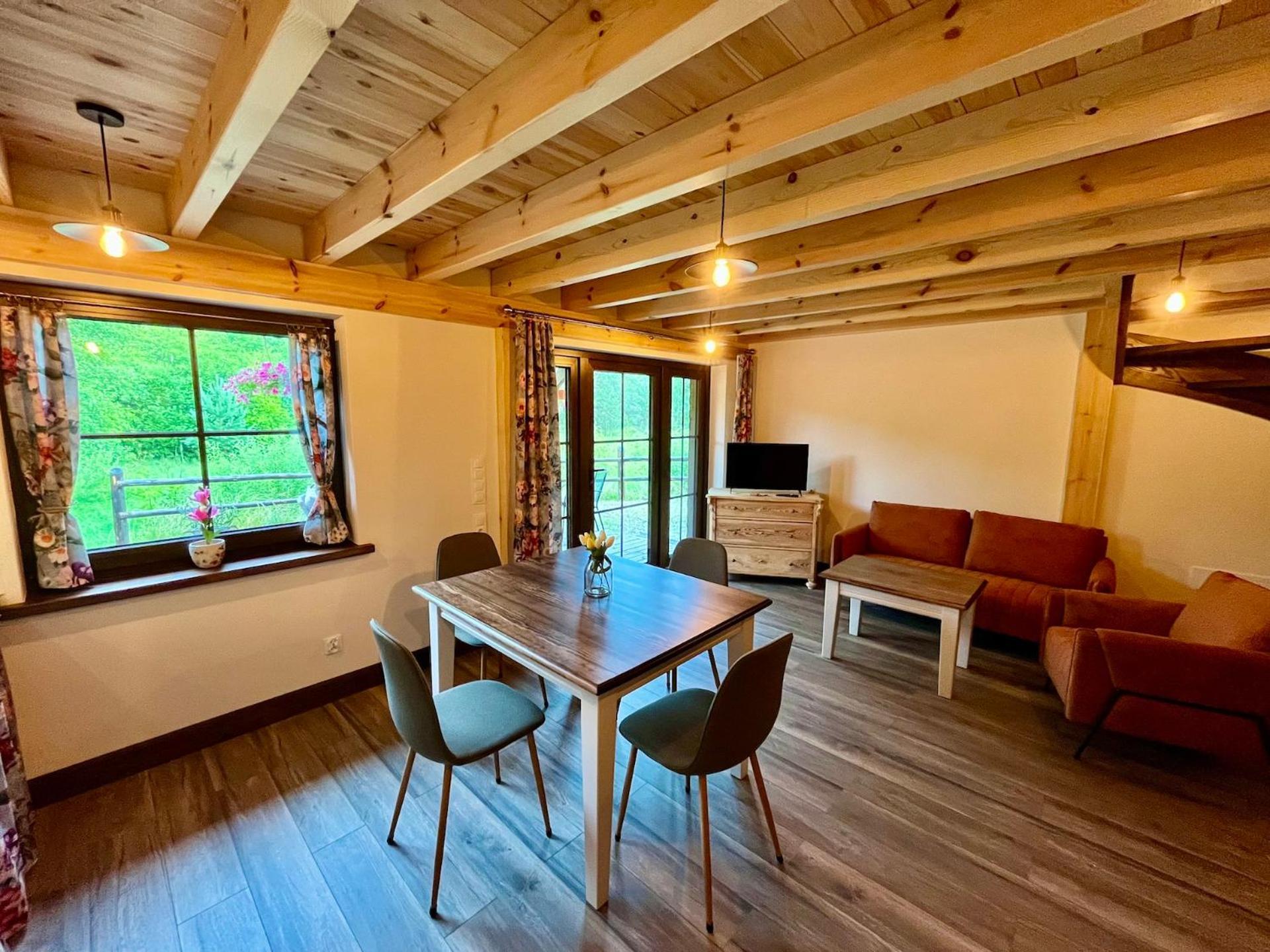 Dworek Wdzydze Apartment *