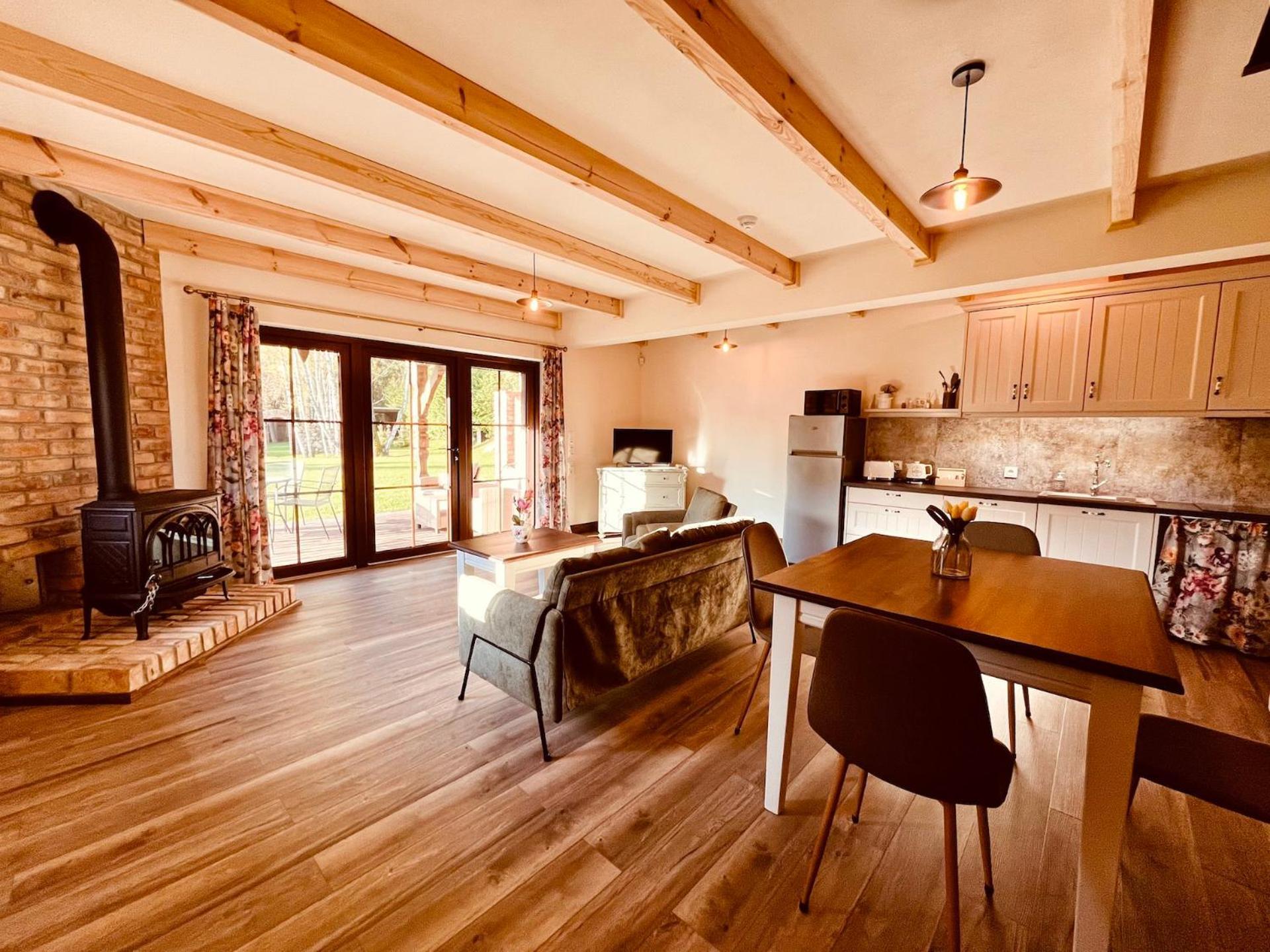 Dworek Wdzydze Apartment *